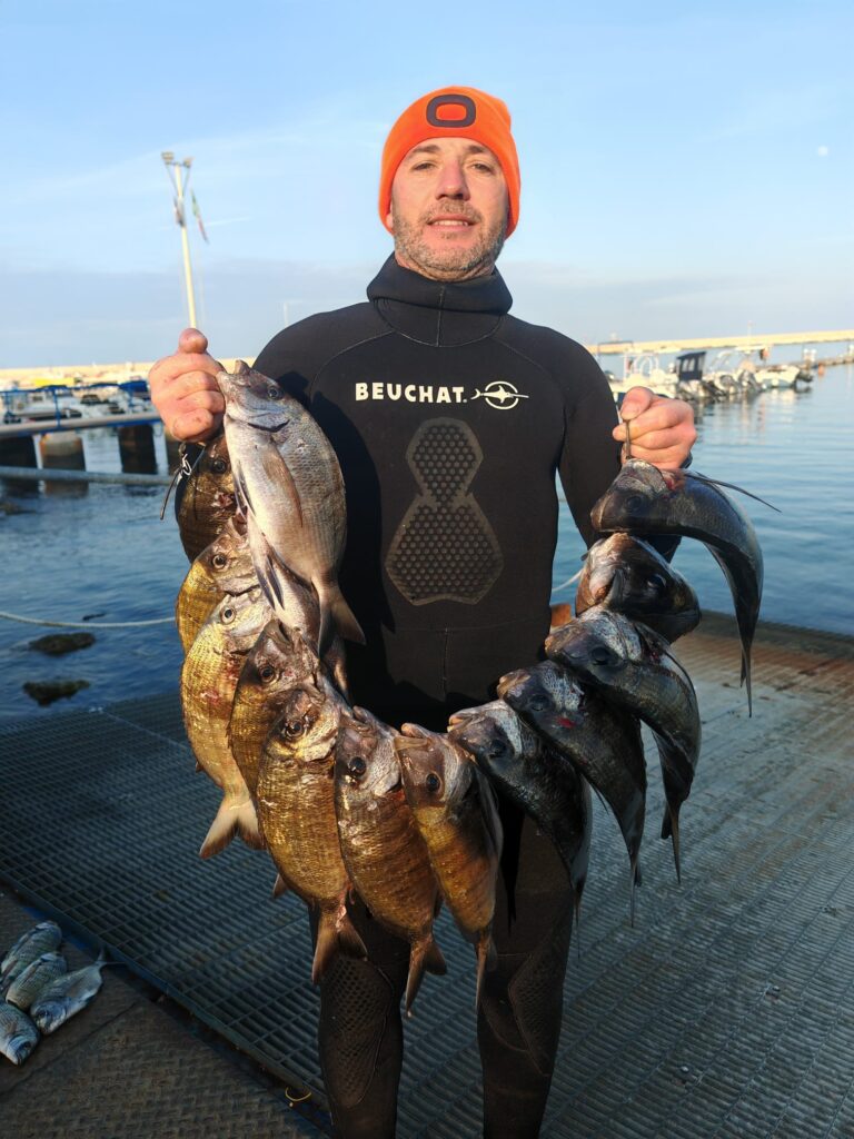 Diego D'Alessandro con un cavetto di pesce bianco