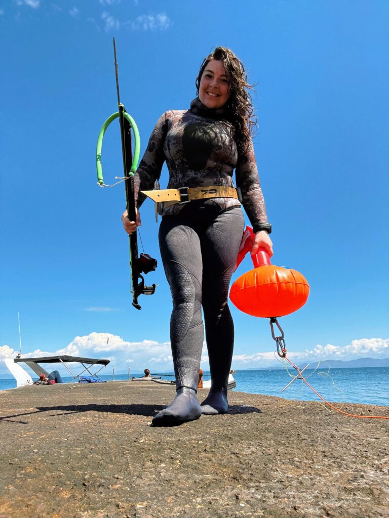 Cinzia Mora Celis dopo una battuta di pesca