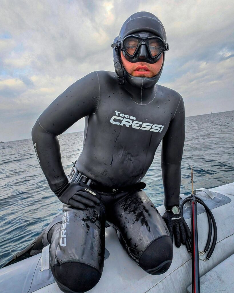 Luigi Puretti si riposa tra un tuffo e l'altro