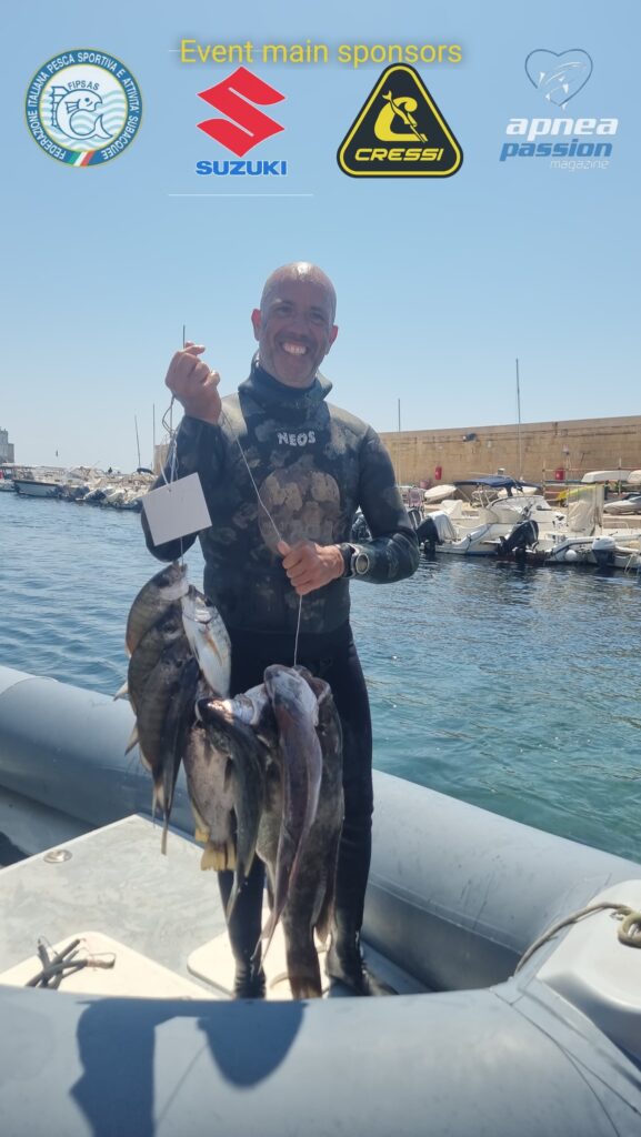 Assoluti 2025 - La consegna del cavetto di Rocco Cuccaro