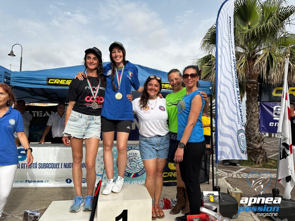 Elisa Corallo e le atlete del movimento femminile.