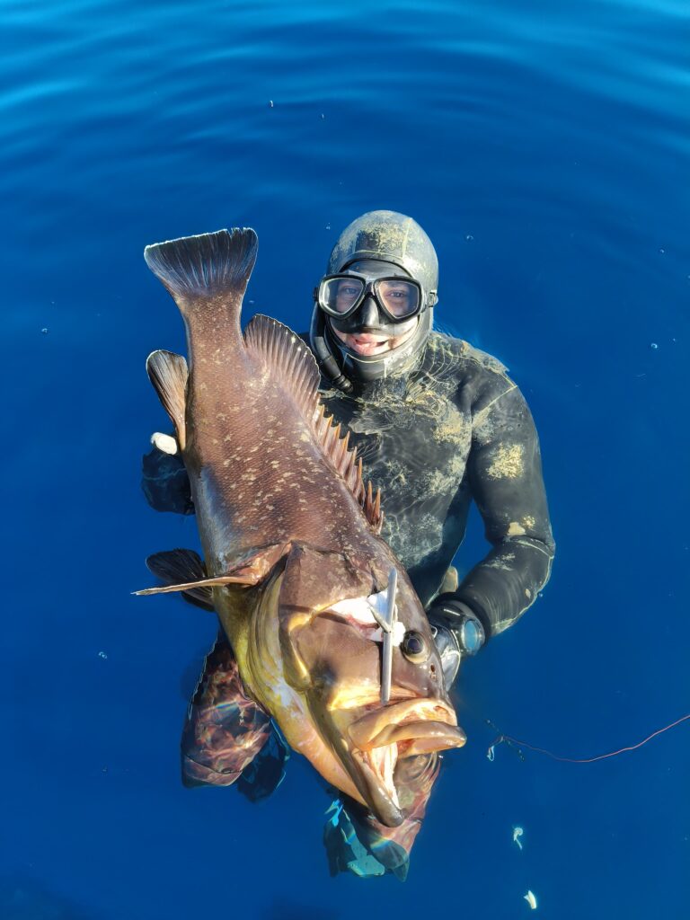 Angelo Ascione ed una grossa cernia