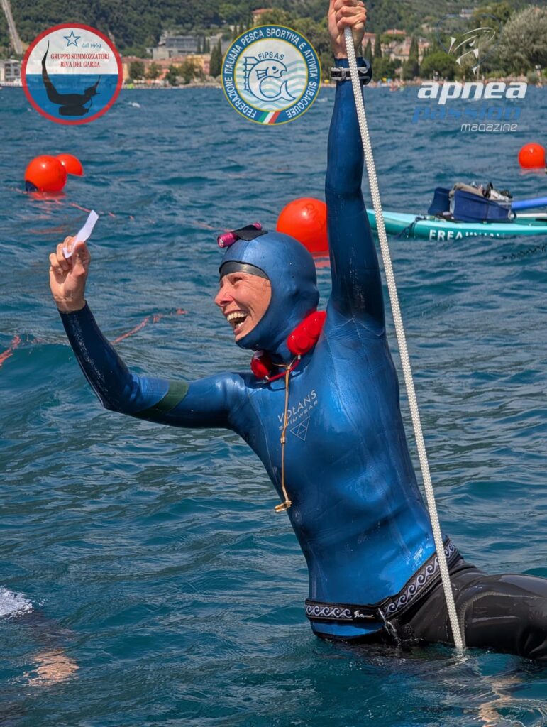 Anna‑Karina Schmitt record del mondo CNF with -51m in the lake