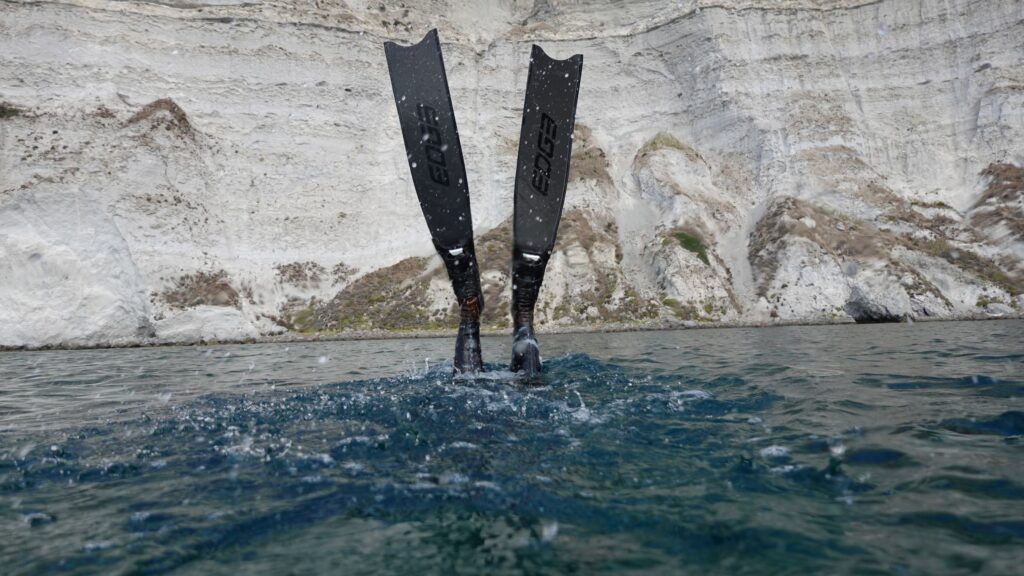 Tuffo in apnea con le pinne in carbonio Cetma Edge