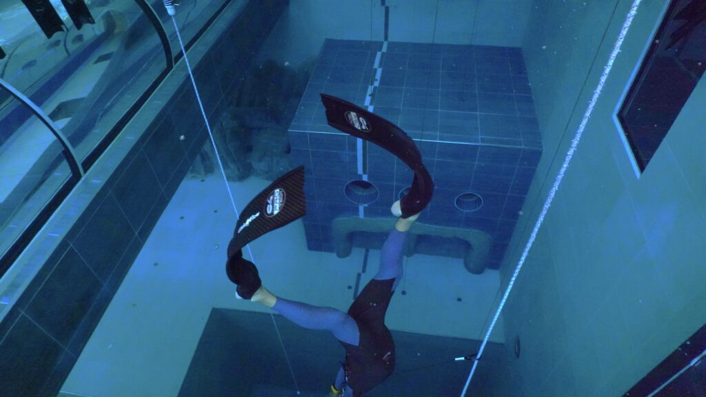 Un'immersione nell'Y-40 con il Team Apnea Passion che testa le nuove pinne da competizione in carbonio C4 PROTECH