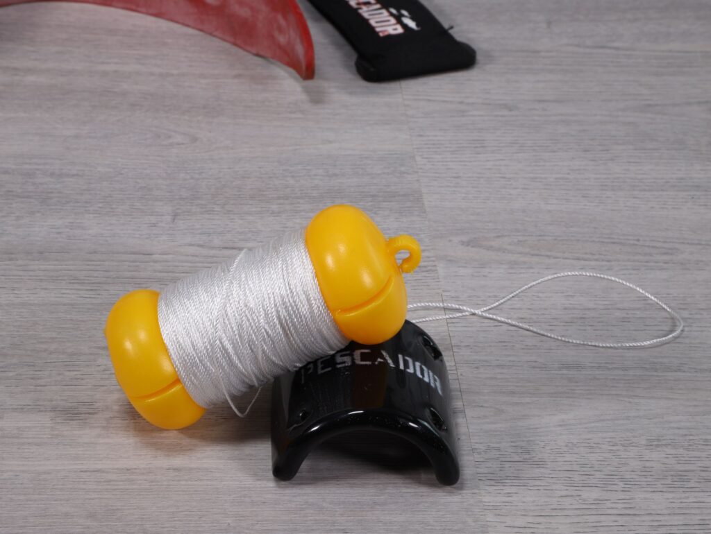 cinturón de pesca, boya marcadora y plomo
