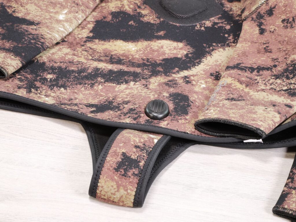 Combinaison de chasse sous-marine Seac Royal Camo avec une seule attache pour la queue de castor
